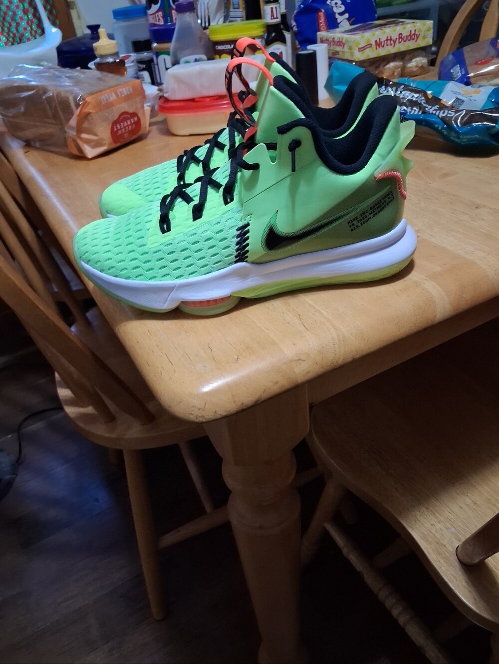 Brand New (No Box) Never Worn Nike Lebron Witness 5 Grinch - Picture 3 of 4